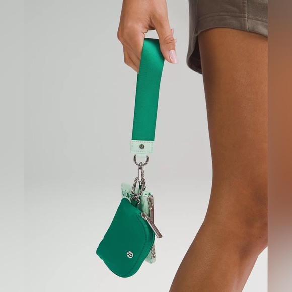 Dual Pouch Wristlet Emerald Ice/Mint Moment Lululemon - Picture 3 of 4